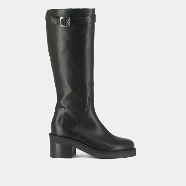 Heeled boots with silver detail in black greased leather | ACIA