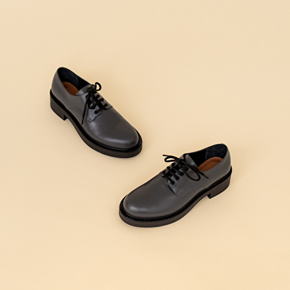 Derbies with laces and thick sole in anthracite glazed leather | DIDON