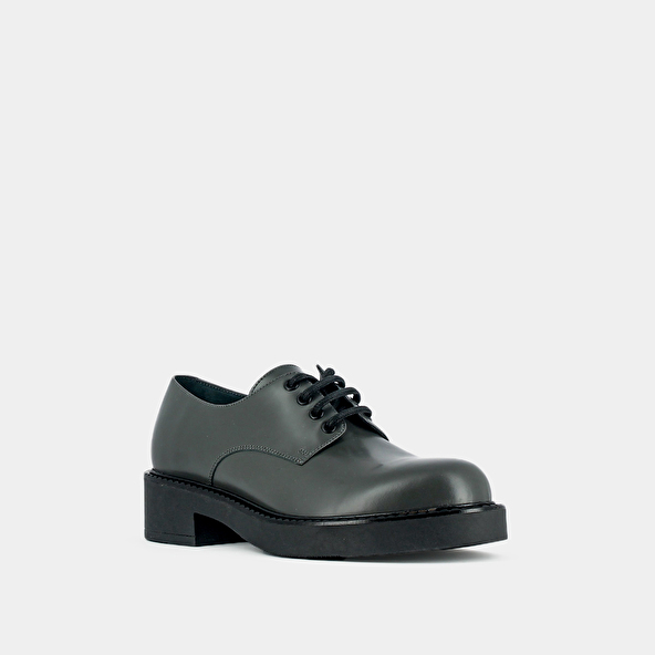 Derbies with laces and thick sole in anthracite glazed leather | DIDON