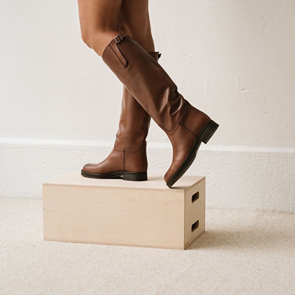 Silver buckle boots in cognac leather | READY