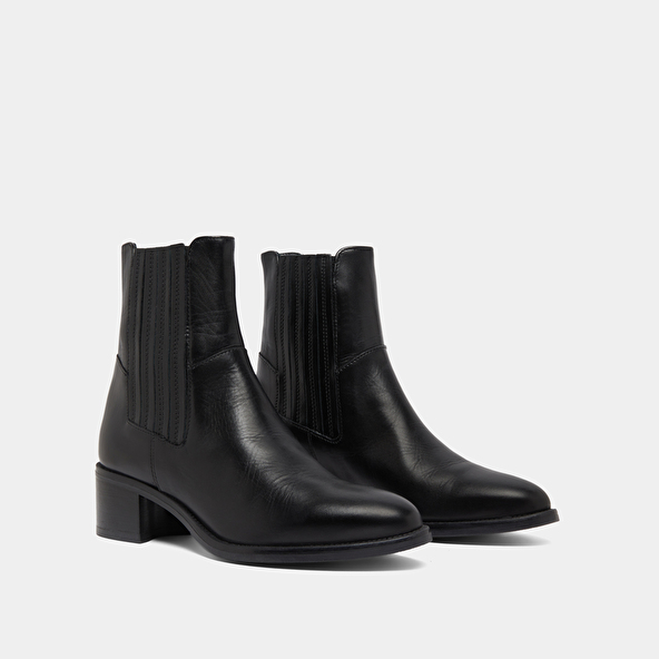 Low boots with elastic band and square heel in black leather | CHILI