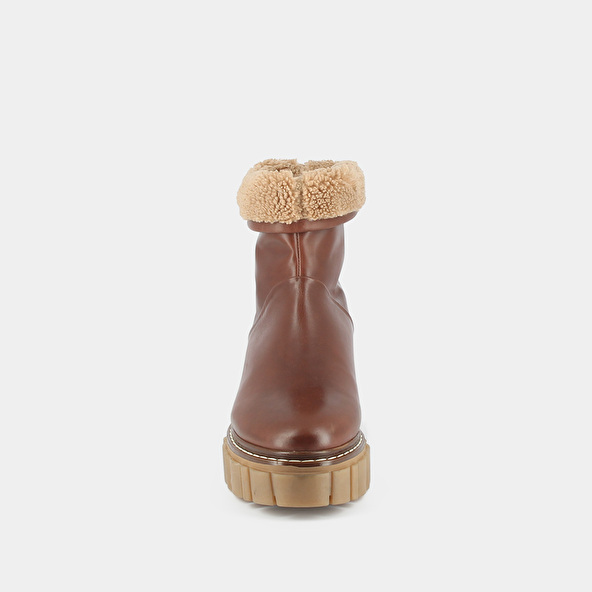Boots with notched soles in cognac fat leather and camel fur | DONELA