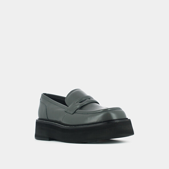 Platform loafers in grey shiny leather | DAFFY