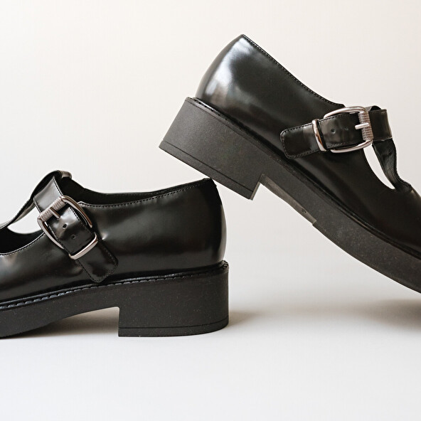 Thick-soled pumps in black shiny leather | DIDINE