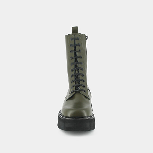 Laced boots with thick sole in shiny khaki leather | DAFFIA