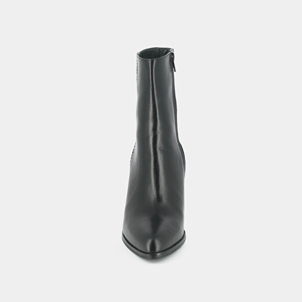Heeled boots in black leather | DOLOR