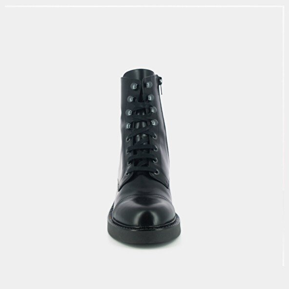 Lace-up boots in black shiny leather | DICKER