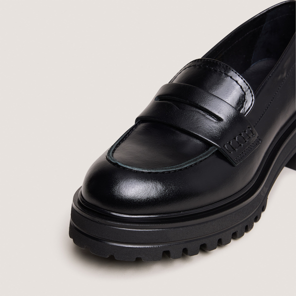 Moccasins with notched soles in black leather | ALFI