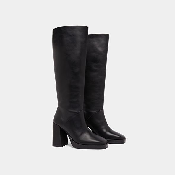 Bottes à talons hauts et bouts carrés in black leather | DETHLEE