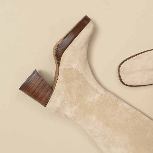 Platform boots in beige suede | BETINA