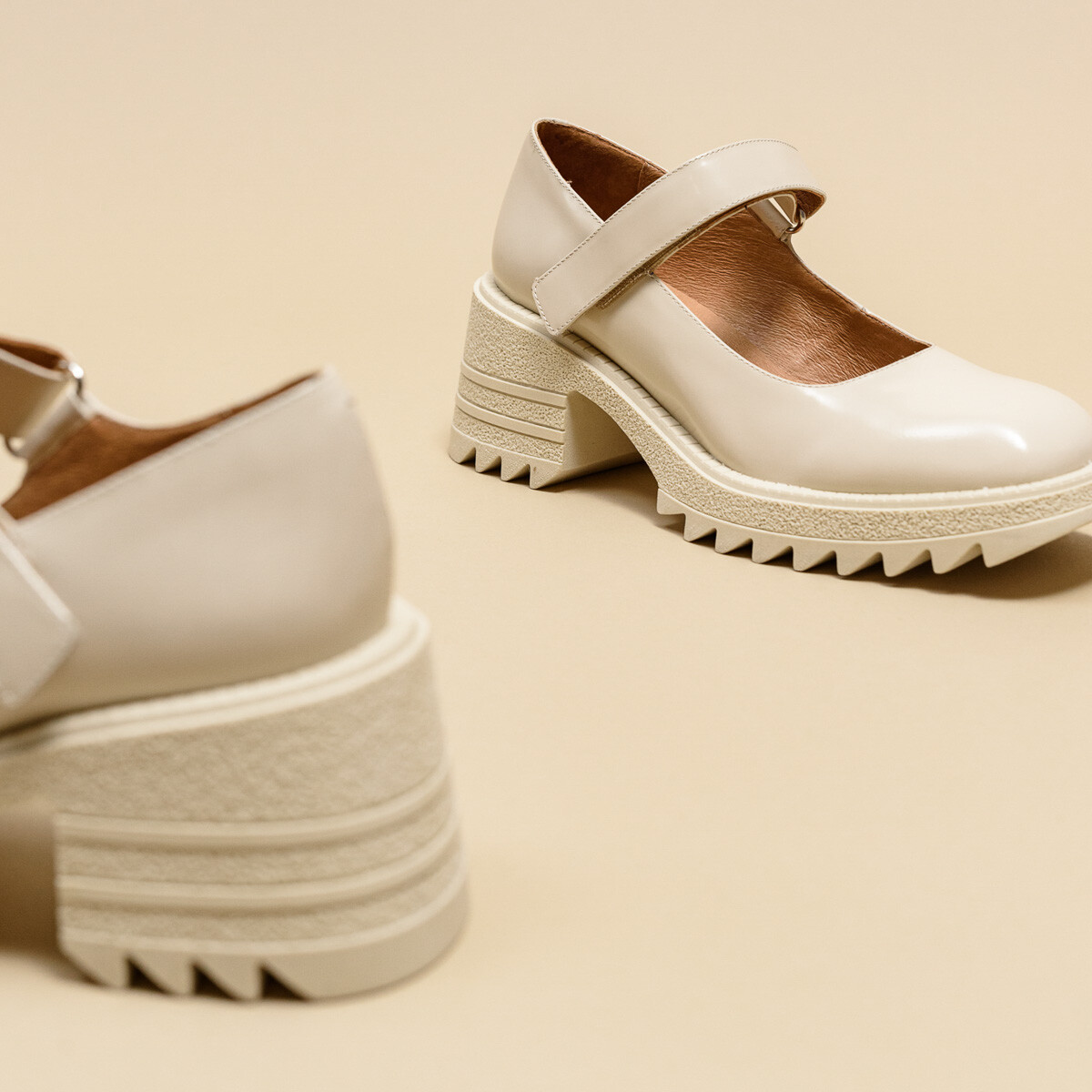 Babies with notched soles in glazed ecru leather | DOVY