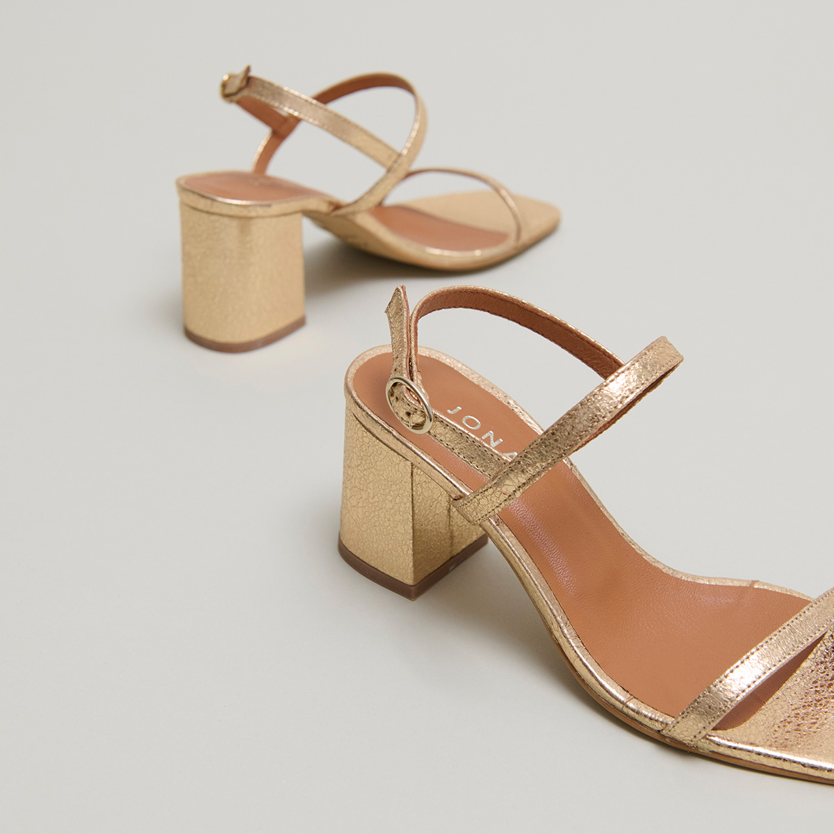 Open-toe sandals with heels in gold cracked leather | VIGNE