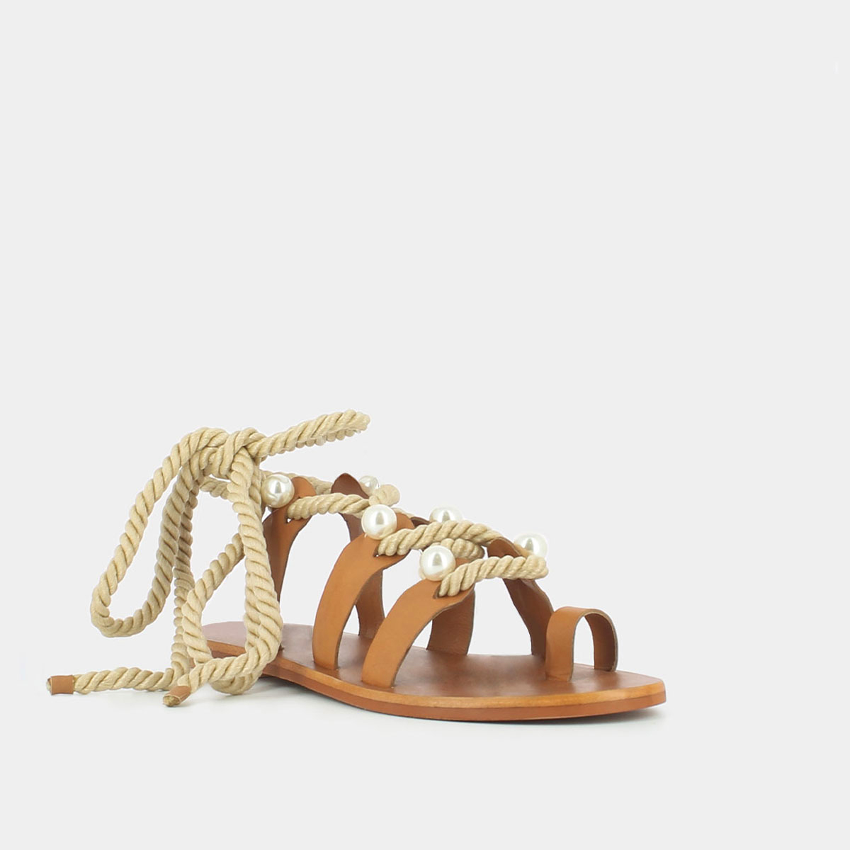 Sandals with straps, beads and braided straps in camel leather | WAFFLE