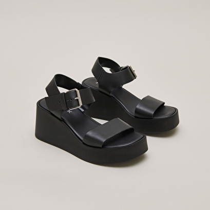 Platform sandals in black leather | ELSA