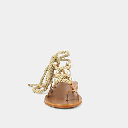 Sandals with straps, beads and braided straps camel