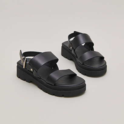 Sandals with thick straps and notched soles in black leather | PEINTURE