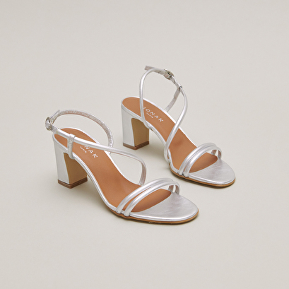 Sandals with heels and straps in silver metallic leather | vicente
