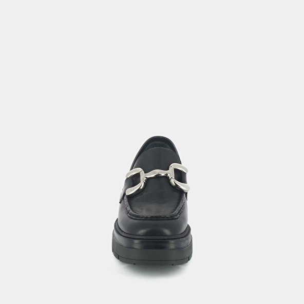 Moccasins with notched soles and silver bits in black leather | PICUSSY