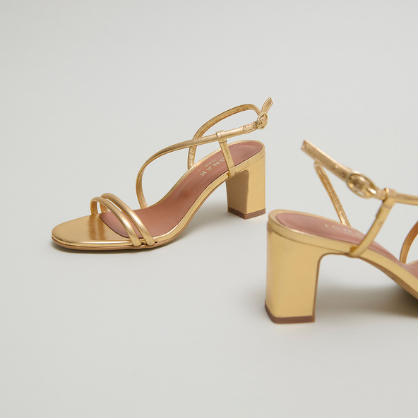 Sandals with heels and straps in gold metallic leather | VICENTE