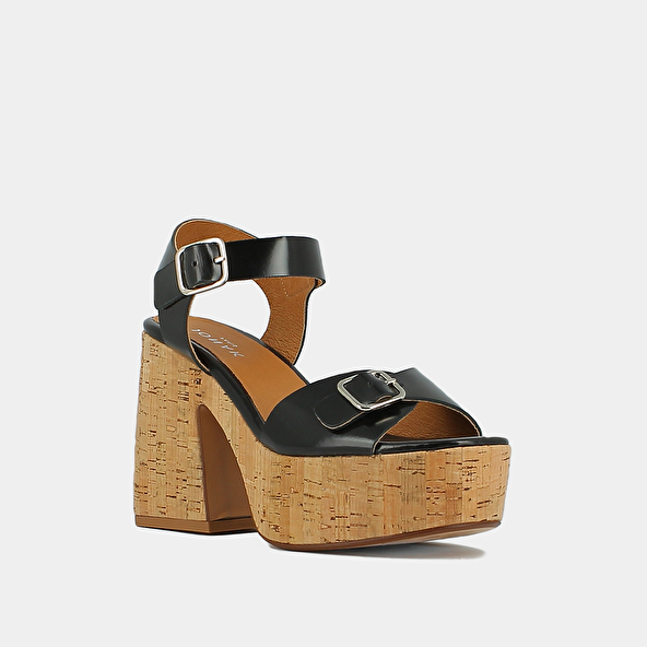 Buckle and platform sandals in black glazed leather | MATHILDE