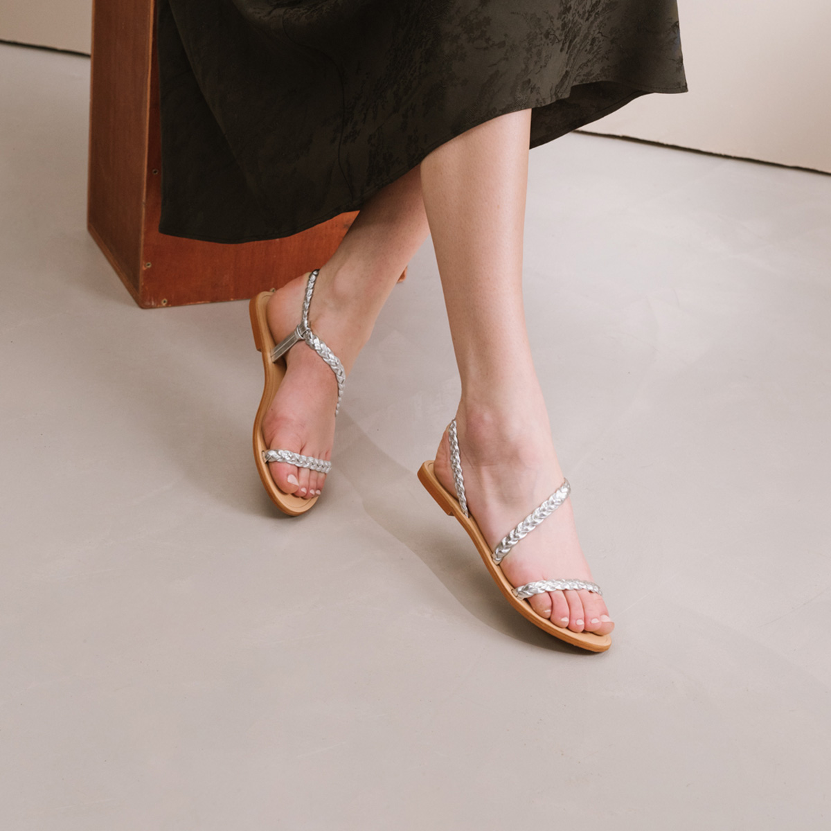 Braided strappy sandals in gold metallic leather | WINDY