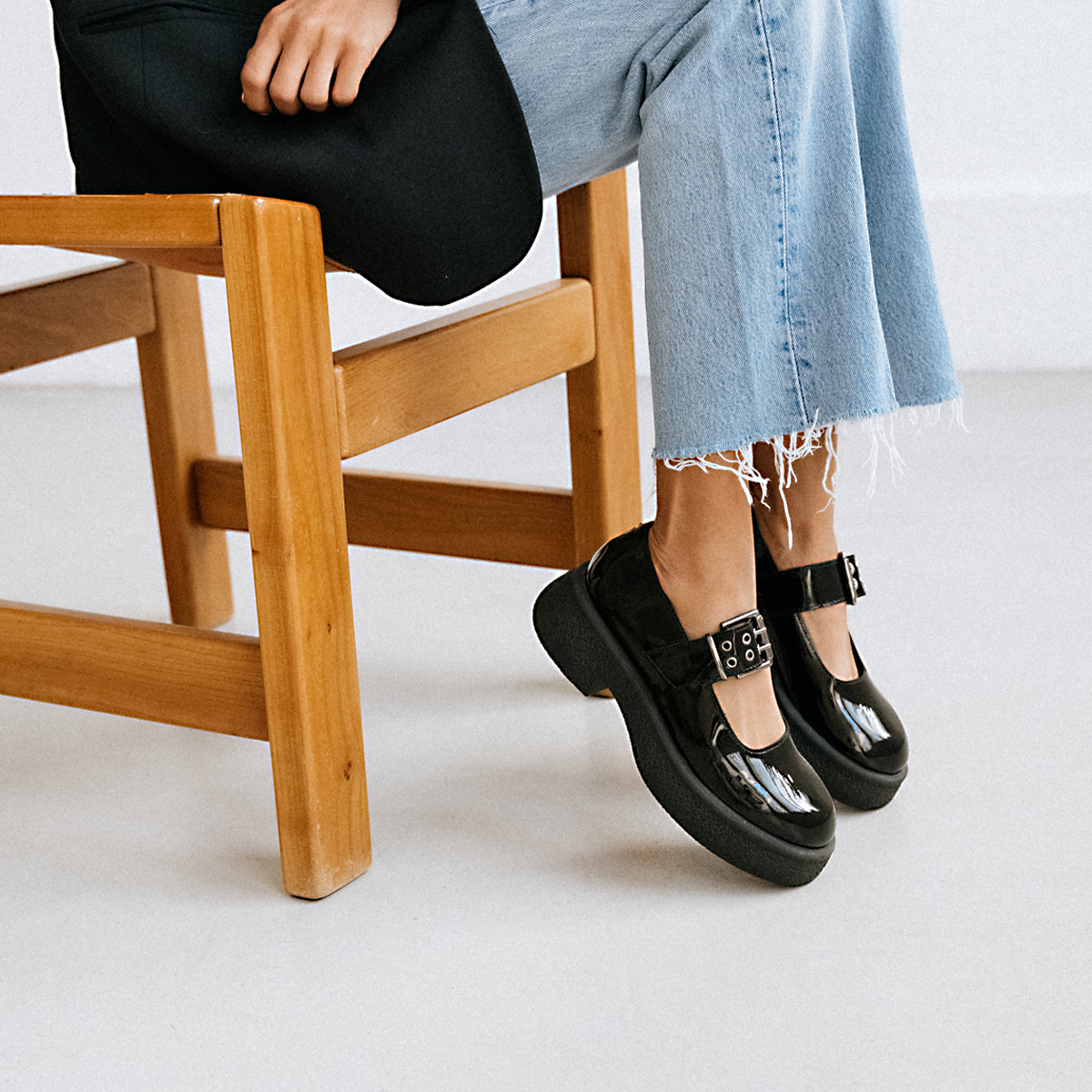 Babies with platforms, buckles and round toes in black patent | RUCHE