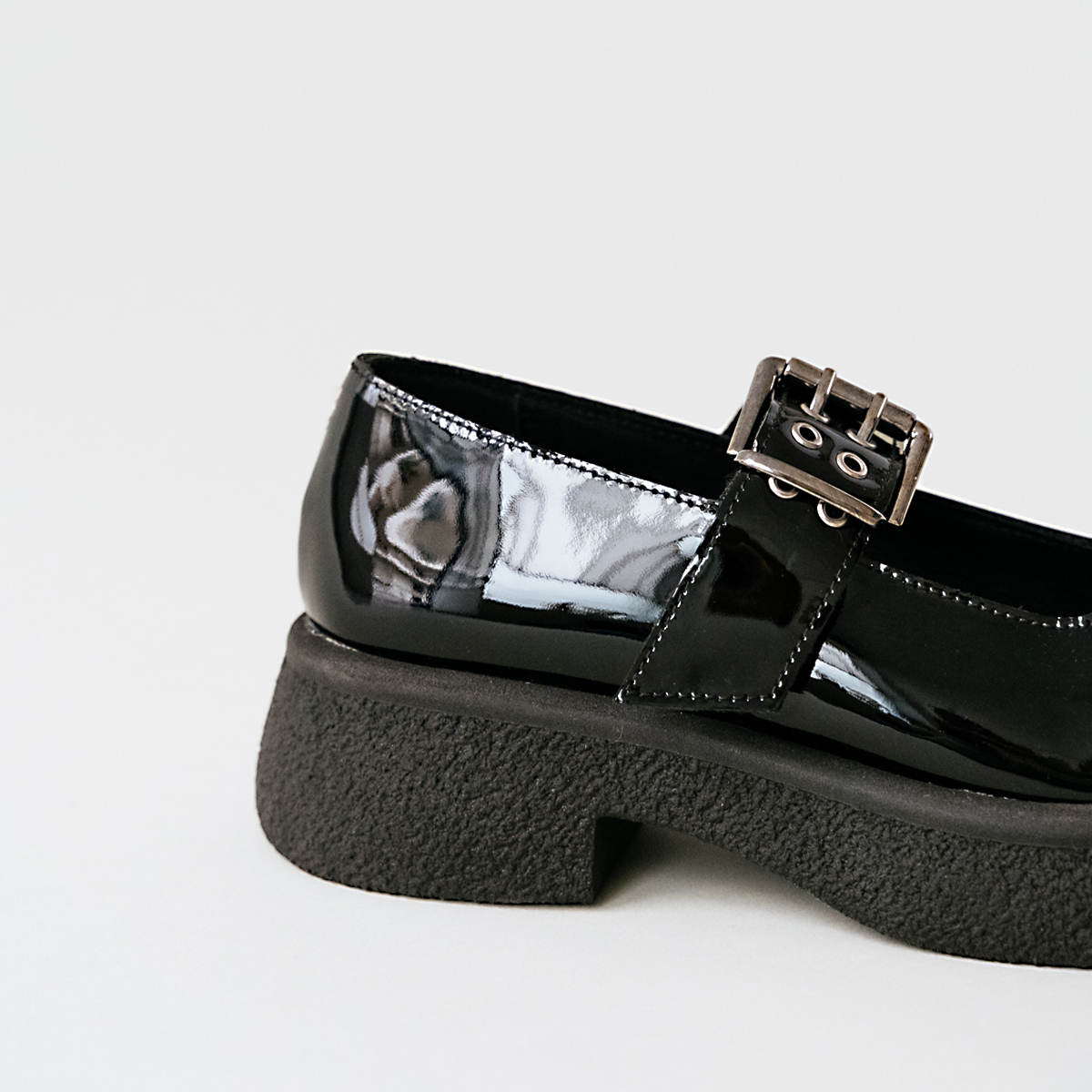 Babies with platforms, buckles and round toes in black patent | RUCHE