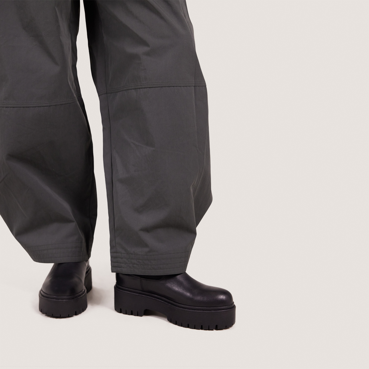 Platform boots with round toes in black leather | RAVIE