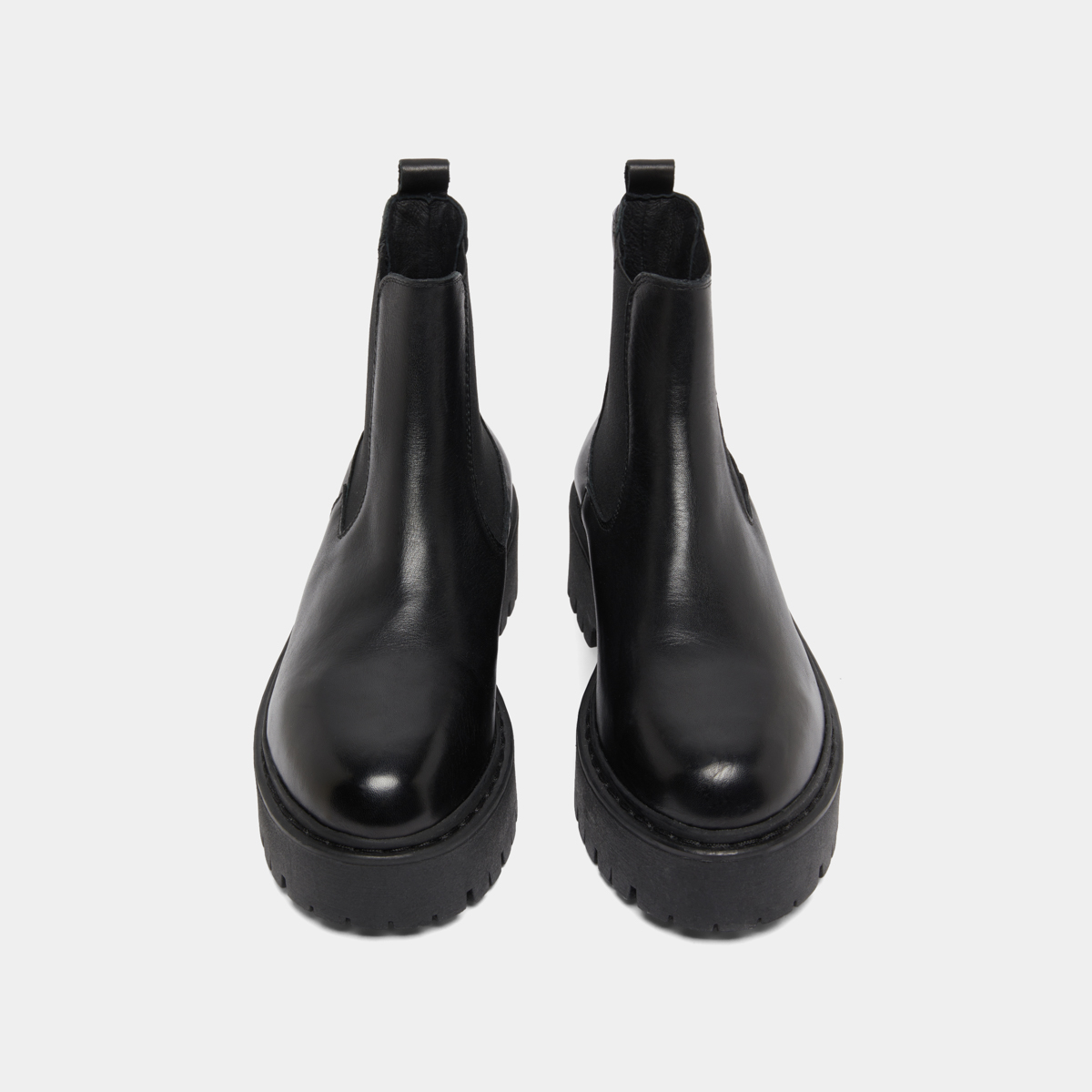 Platform boots with round toes in black leather | RAVIE