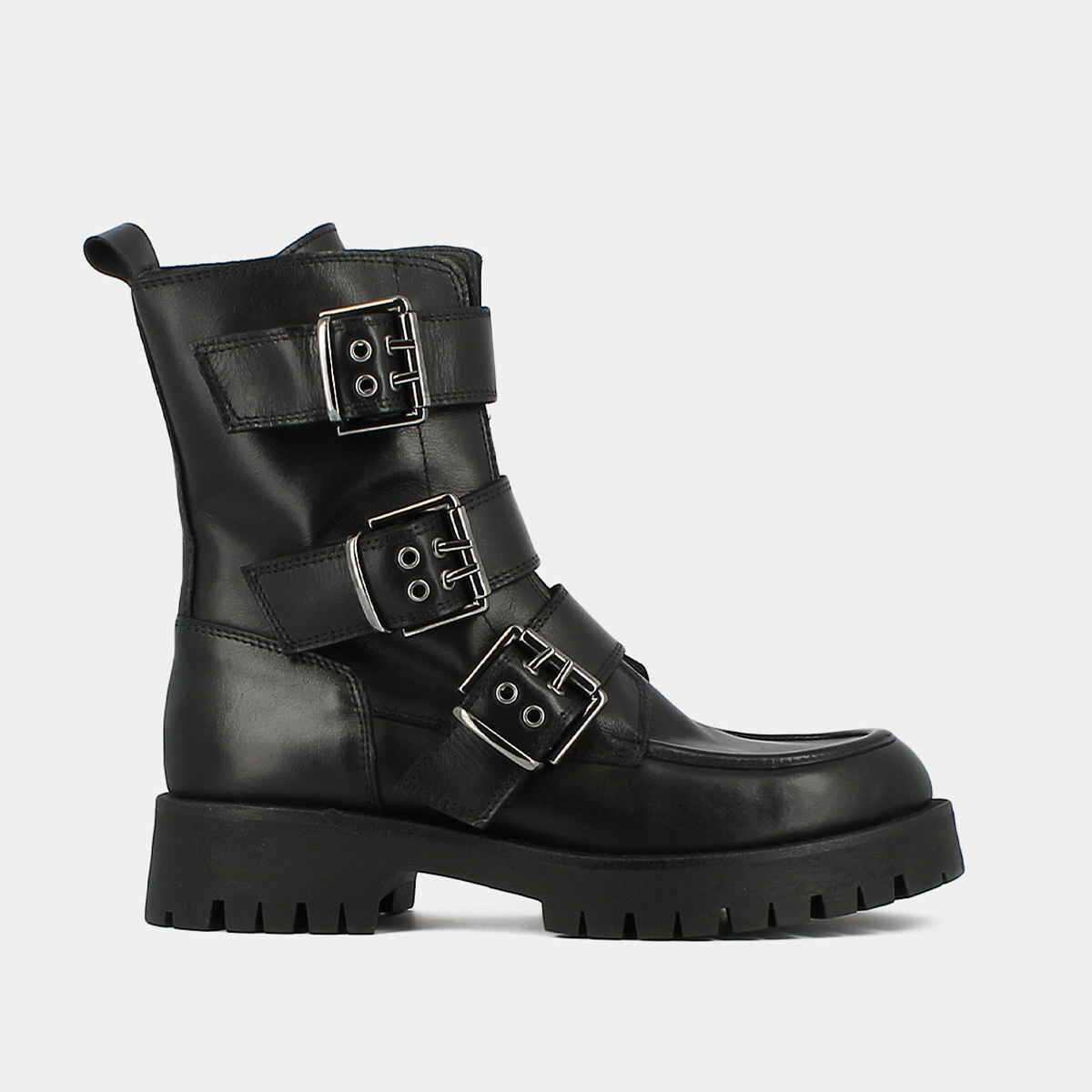 Boots with notched soles and straps in black leather | RUNNER