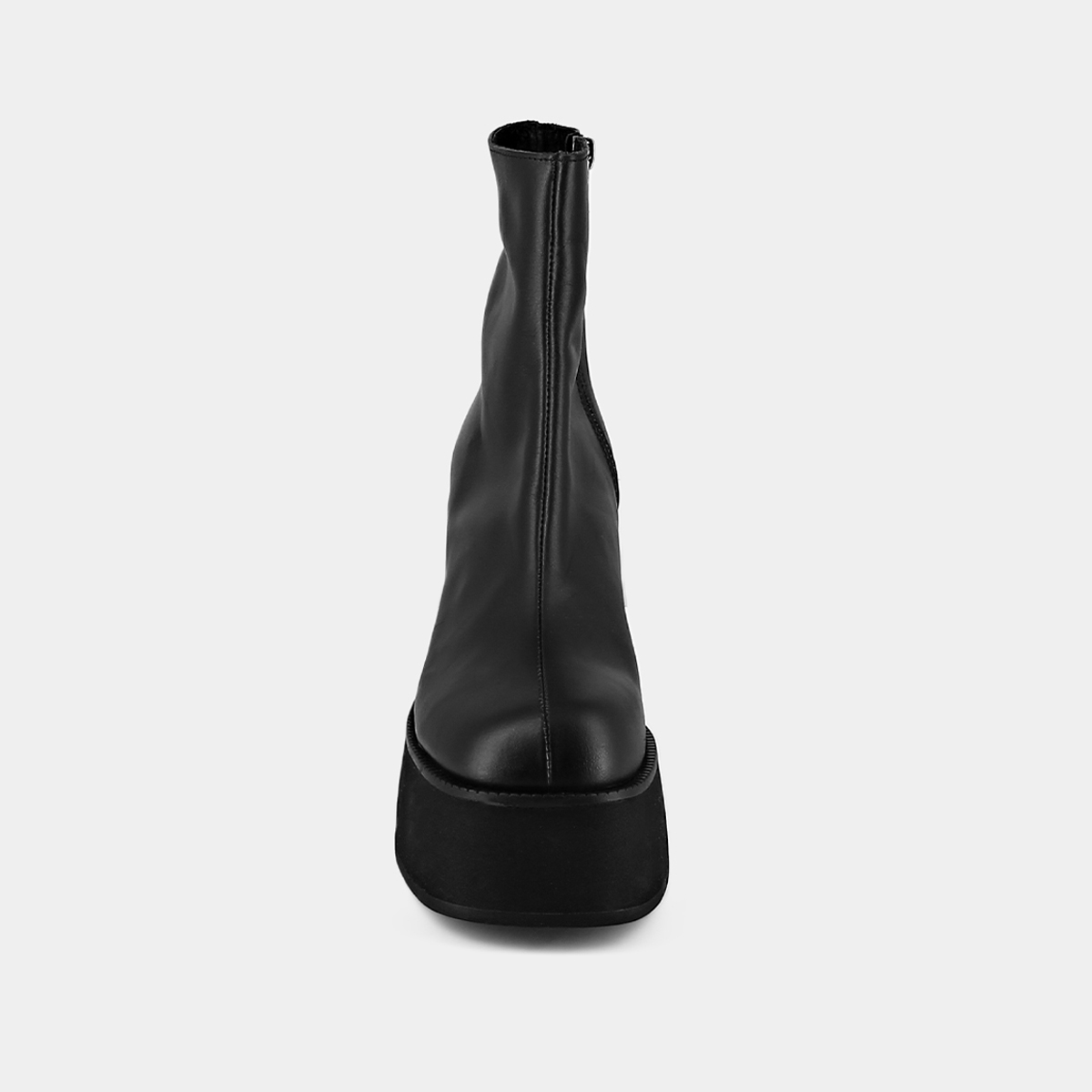 Platform boots with square toes in black leather | NOUMIA