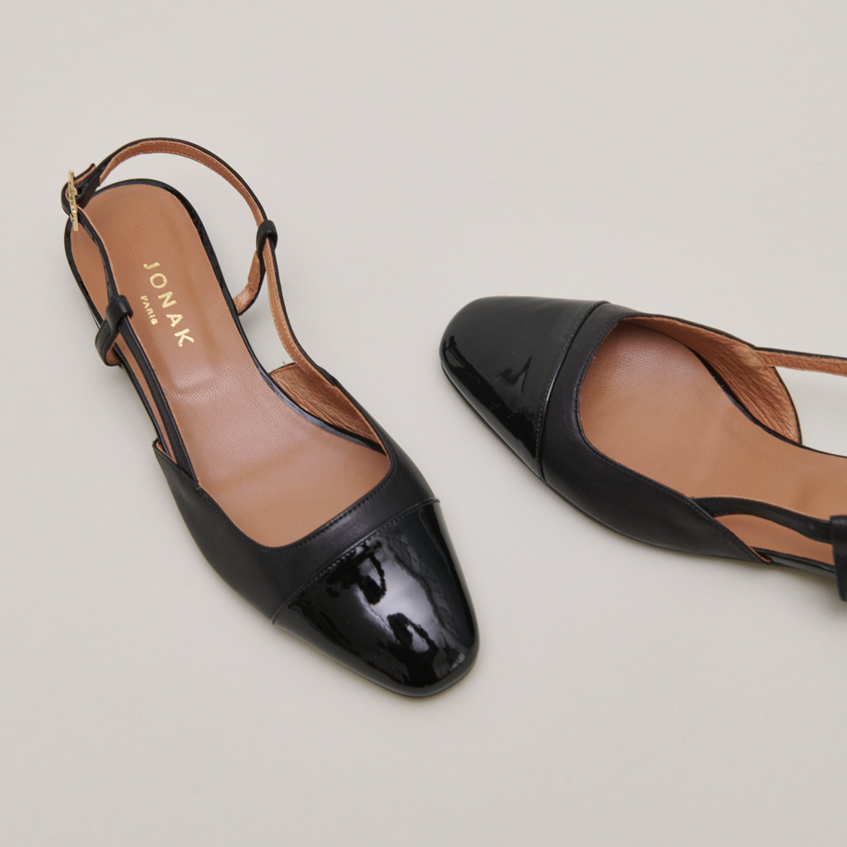 Slingbacks ballet flats in black patent and leather | DHAPOU