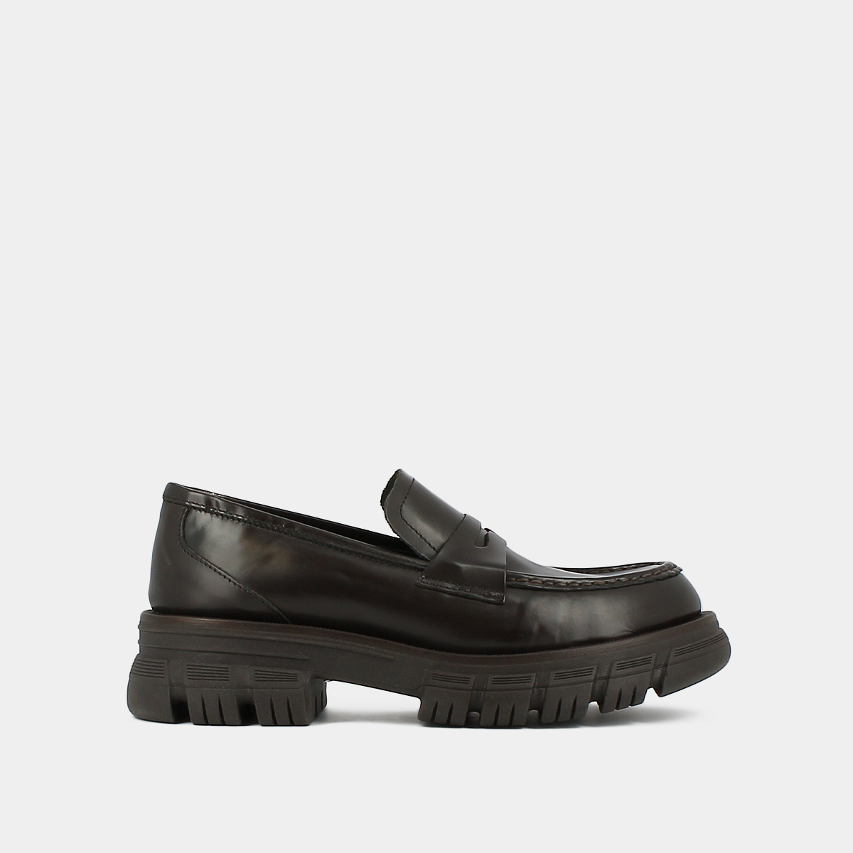 Moccasins with notched soles in brown shiny leather | DIAQ