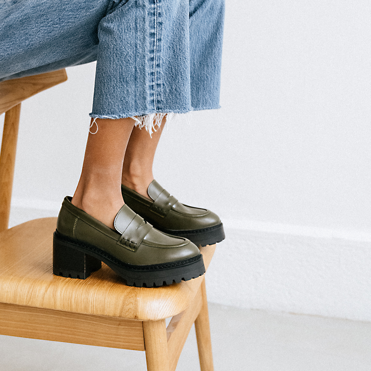 Heeled loafers with notched soles in kaki shiny leather | RHUM