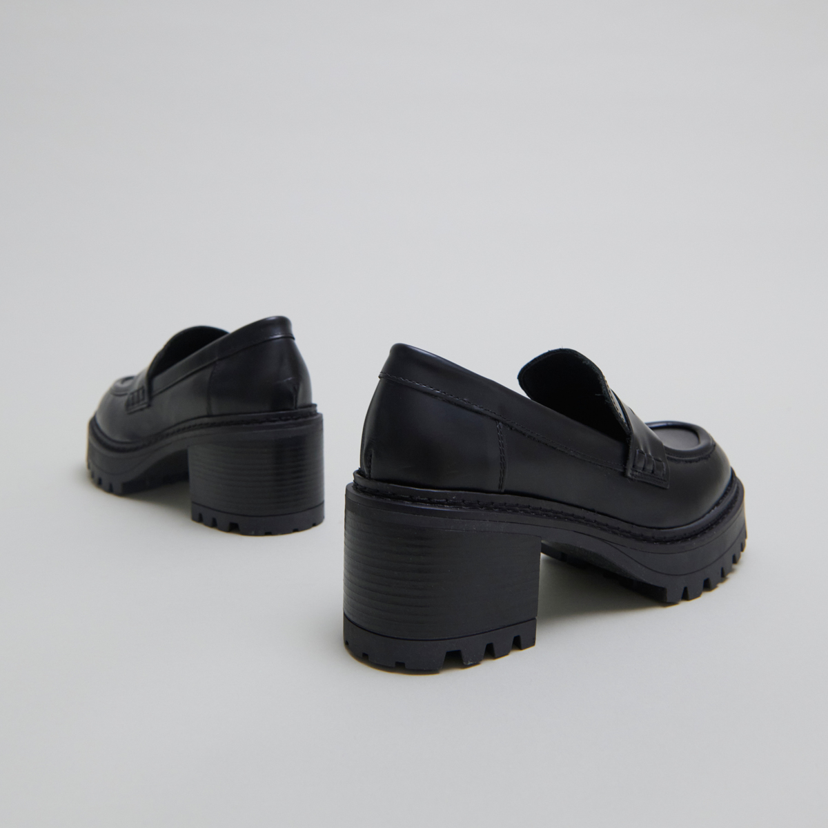 Mocassins à talons et semelles crantées.... in black shiny leather | RHUM