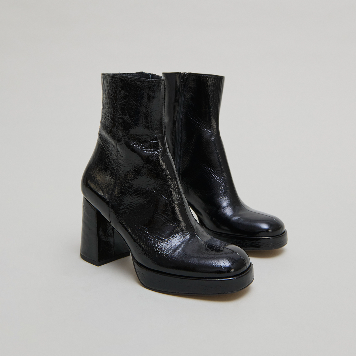 Platform ankle boots with square toes in black shiny leather | VORIS