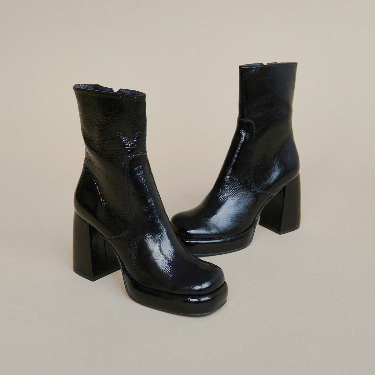Platform ankle boots with square toes in black shiny leather | DENA