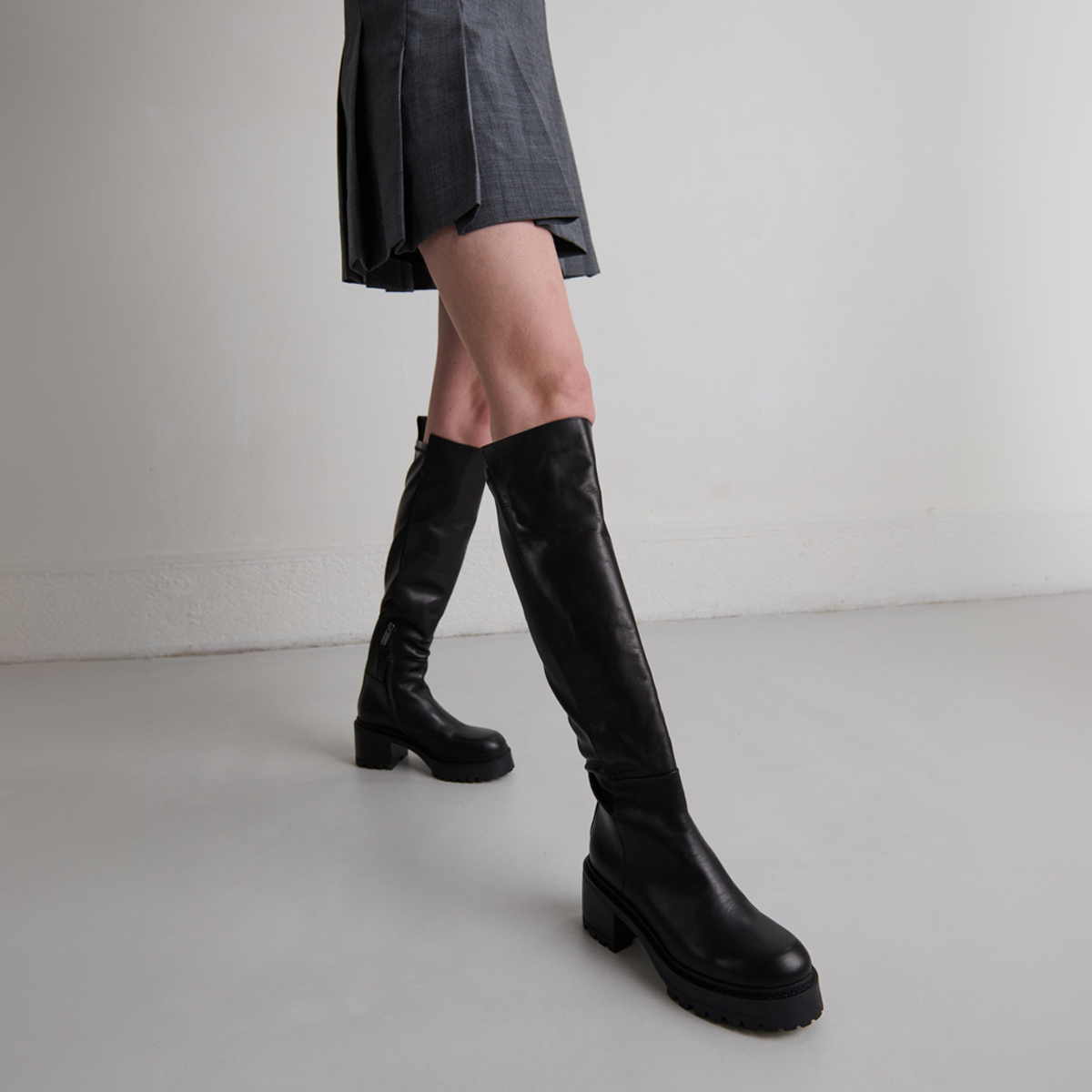 Bottes &agrave; semelles crant&eacute;es in leather and black stretch | RASTA