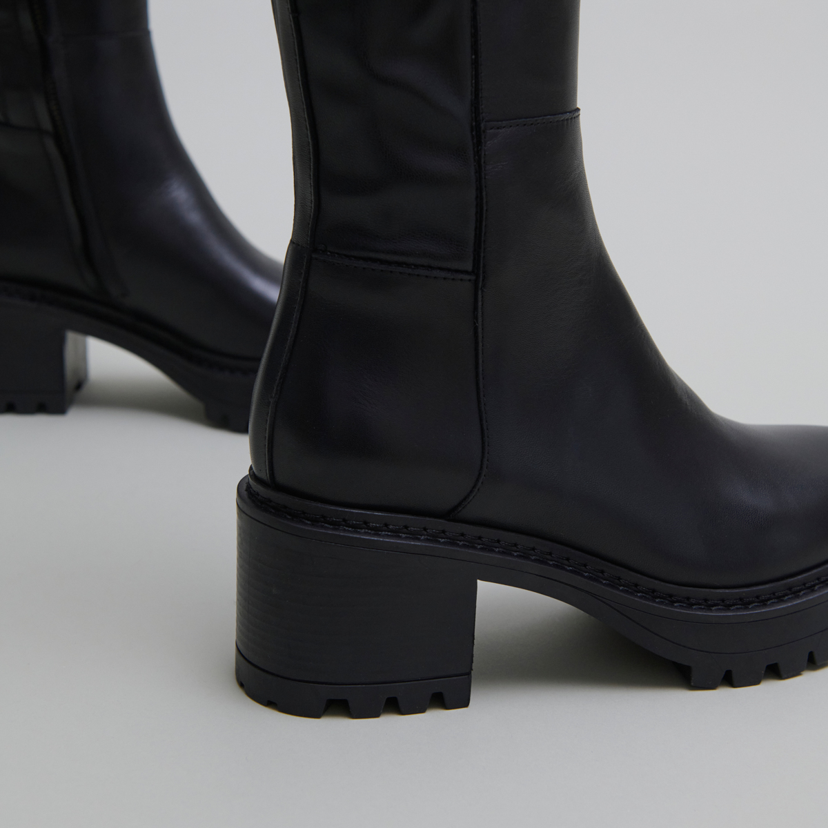 Bottes &agrave; semelles crant&eacute;es in leather and black stretch | RASTA