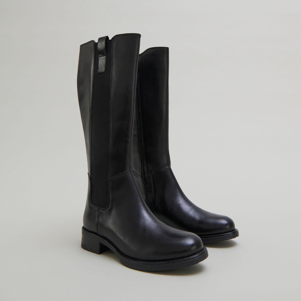Bottes plates à bouts ronds in black leather | ASPER