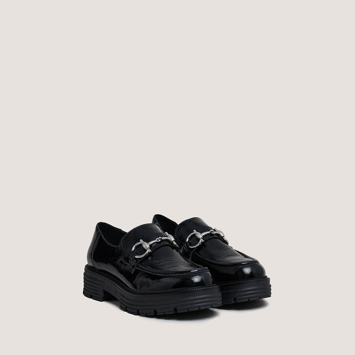 Mocassins à mors et semelles crantées in black pleated patent | ANTON