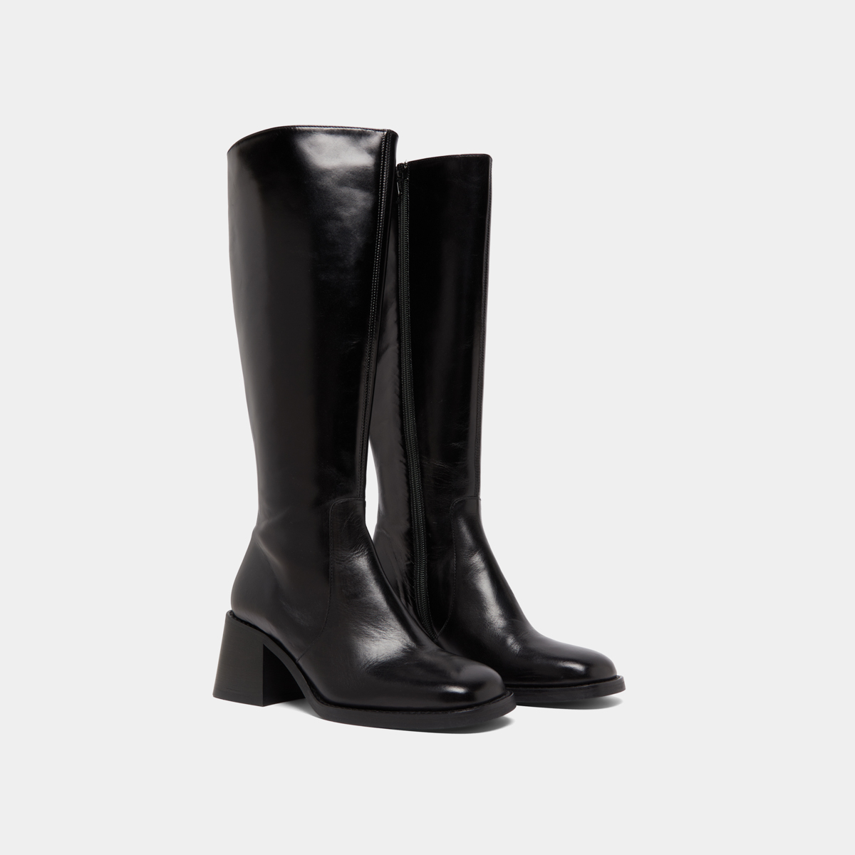 Boots with thick heels and square toes in black leather | DIOU