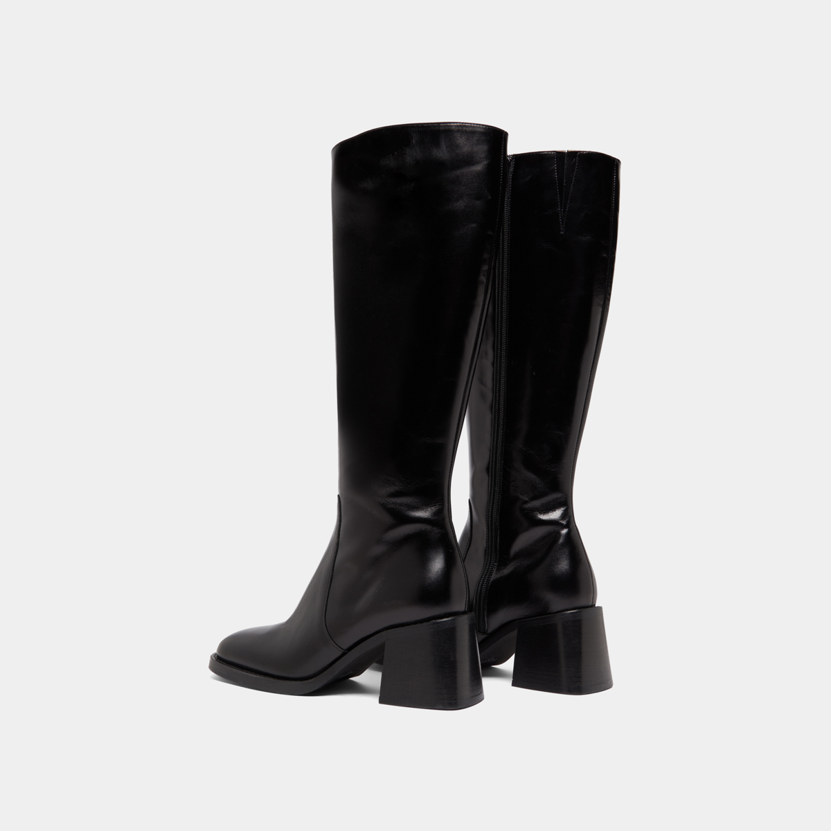 Boots with thick heels and square toes in black leather | DIOU