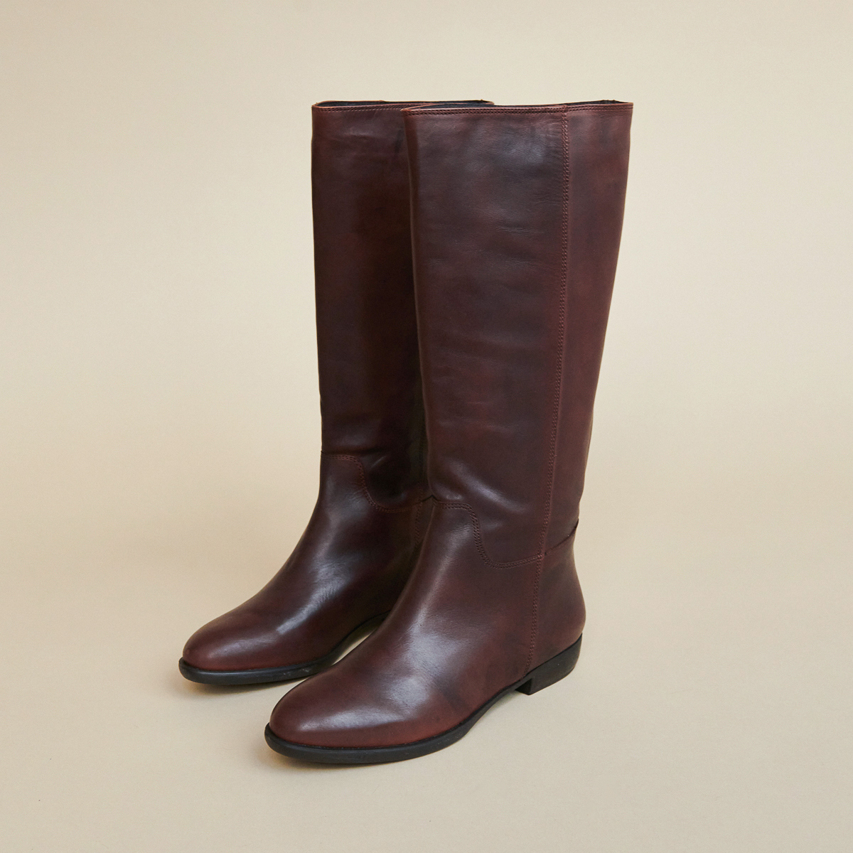 Flat boots in brown leather | 1137