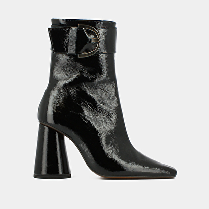 High heel ankle boots with buckles and round toes black