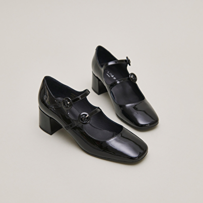 Babies with double straps and rounded toes in black patent | delou