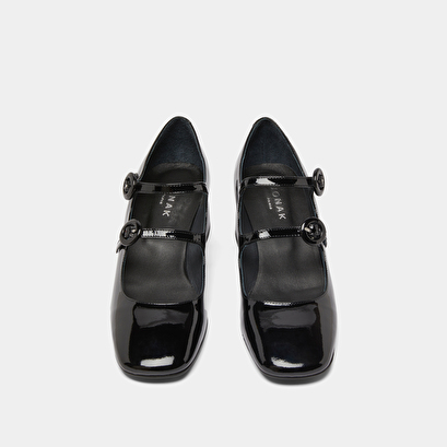 Babies with double straps and rounded toes in black patent | delou