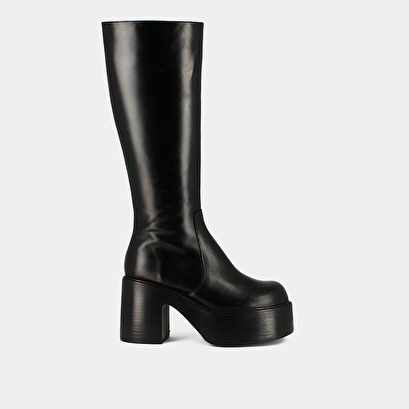 Platform boots with round toes black