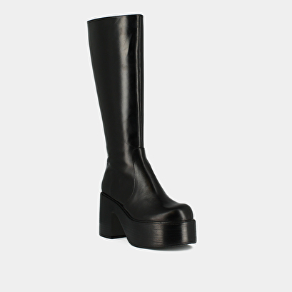 Platform boots with round toes black