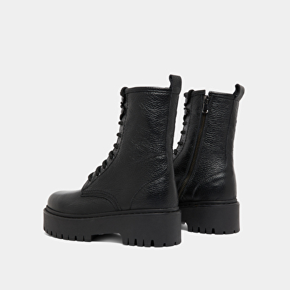 Platform boots with laces in black grained leather | robbo